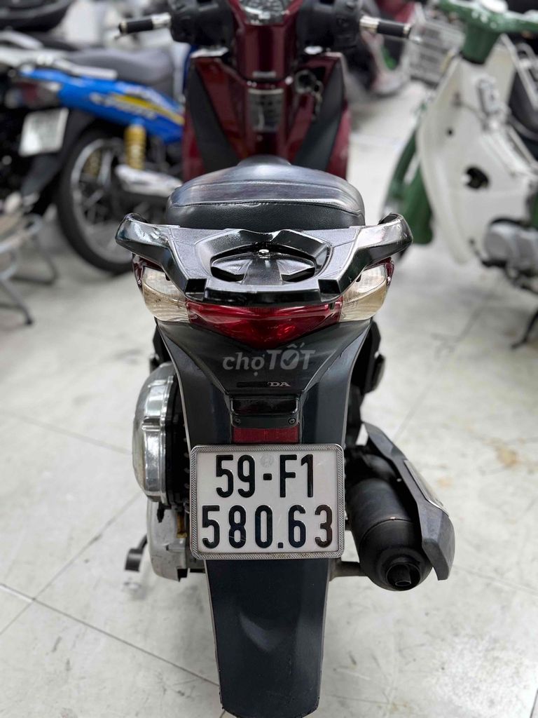 Хонда SH 150 2013 красная Вьетнам