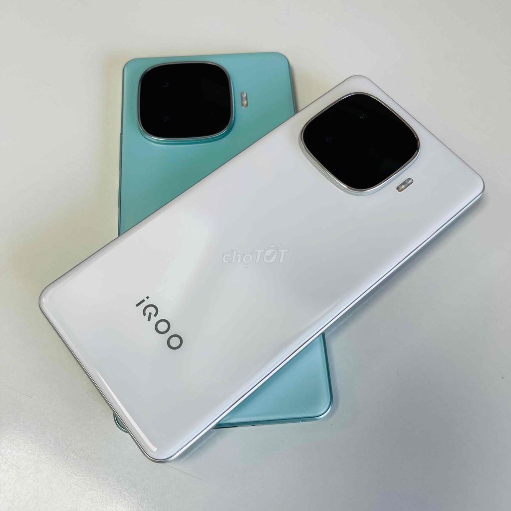 Iqoo Z9 Turbo 5G Like New - Kèm sạc 80W ( trắng )