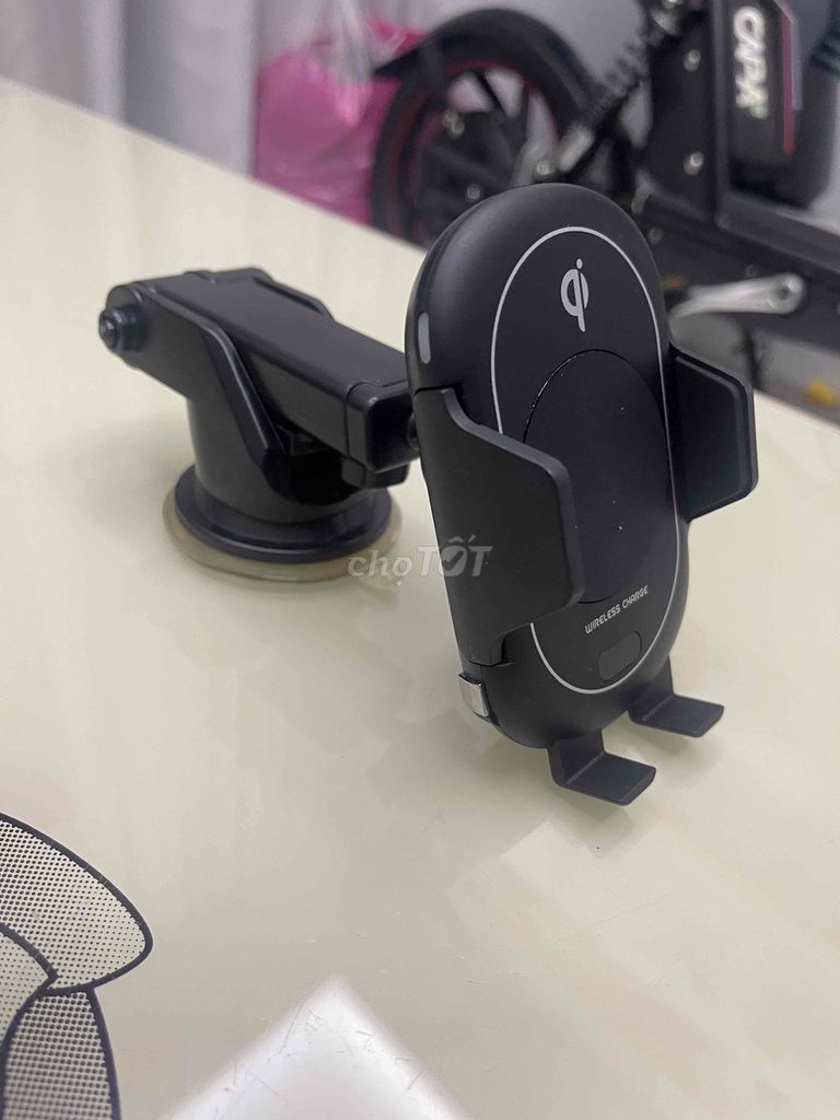Bộ kẹp điện thoại kiêm sạc nhanh không dây xe ôtô