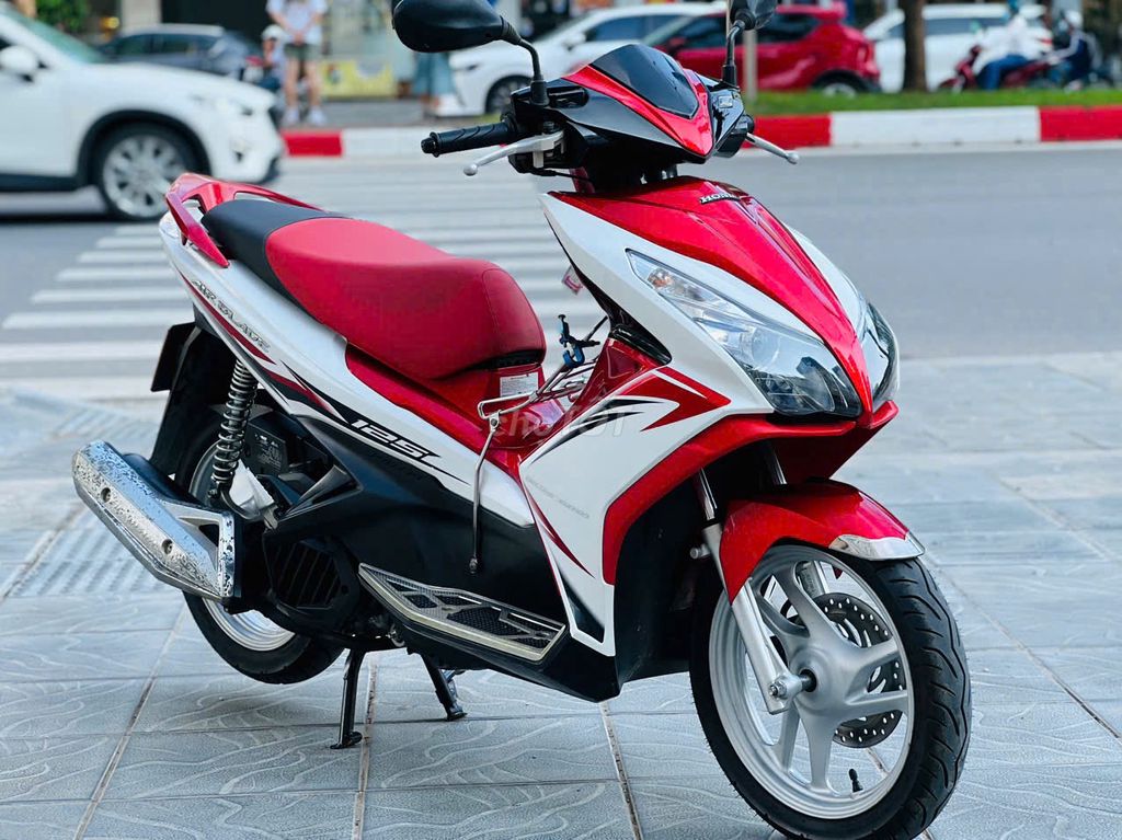 Honda Air Blade 125fi Красно-белая оригинальная