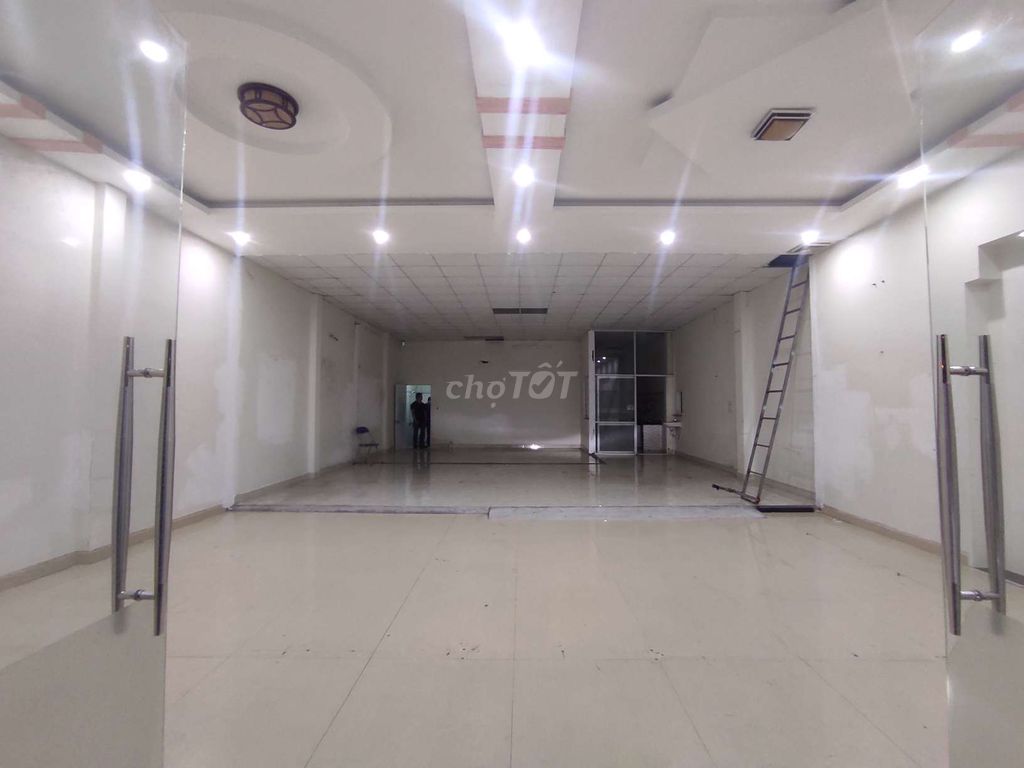 Cho thuê MB Bắc Sơn, 150m2 có cửa kính