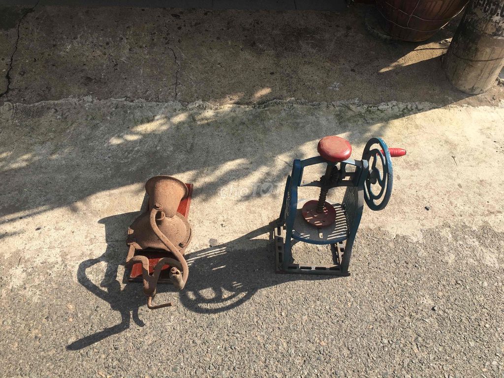 Cối xay cà phê và máy bào đá Vintage. Mua bán Đồ sưu tầm, đồ cổ tại Thành phố Biên Hòa Đồng Nai được đăng bởi xưa cũ biên hoà hình 1