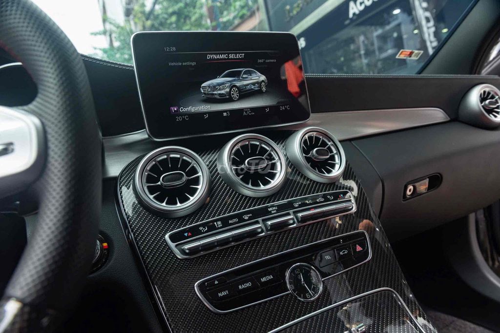 Mercedes C300 AMG Model 2018 - Đen/Đỏ - 25.000 km. Mua bán Ô tô tại Quận 7 Tp Hồ Chí Minh được đăng bởi Thật Nguyễn LongAnh Auto hình 9