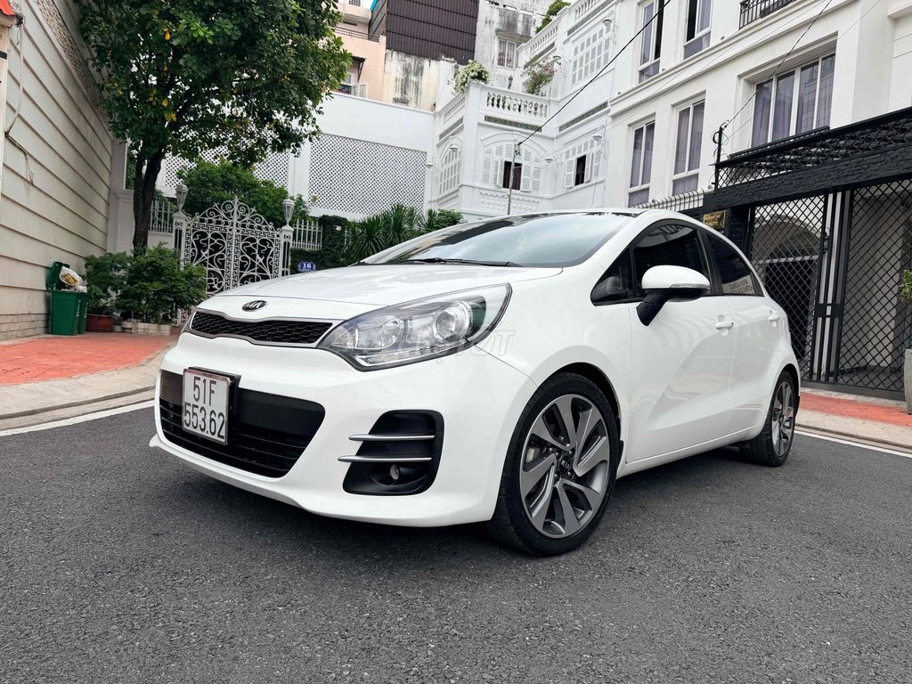 Kia Rio 1.4 AT хэтчбек 5 мест 2015 Корея