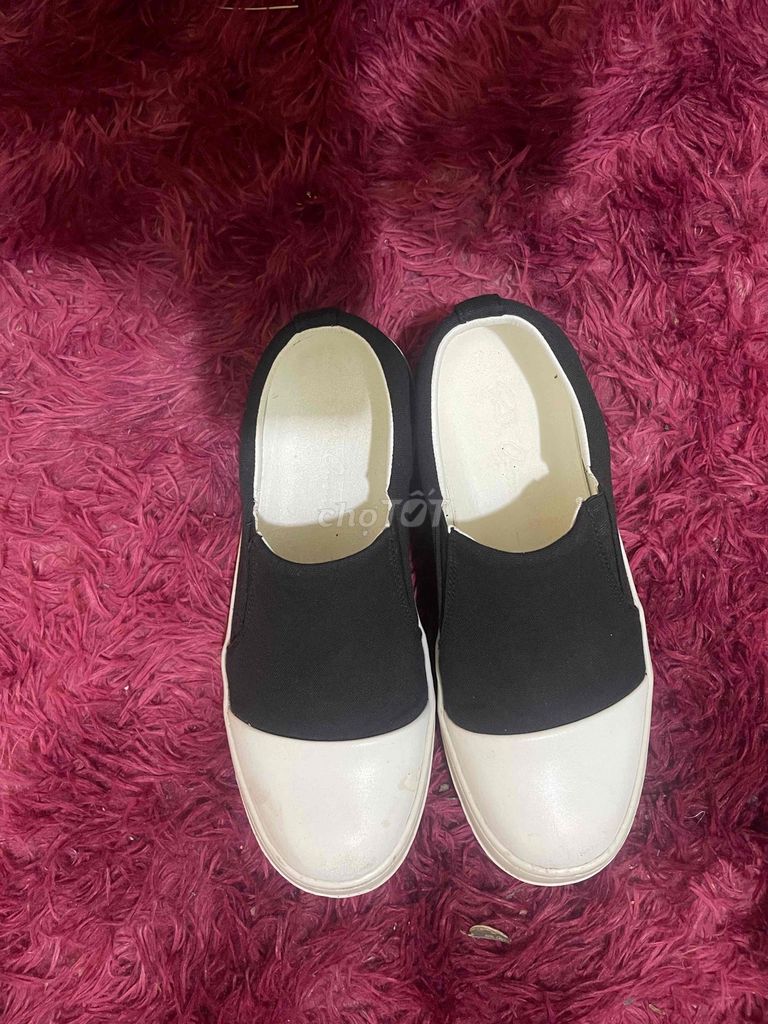 Giày lười nam Đen, Trắng. Mua bán Giày dép tại Huyện Văn Chấn Yên Bái được đăng bởi Văn Hà hình 1