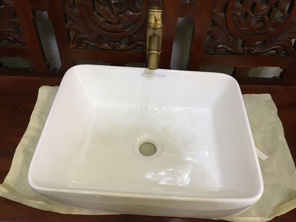 0397774863 - Chậu lavabo sứ vuông vòi nằm ngoài + vòi +xã lavab