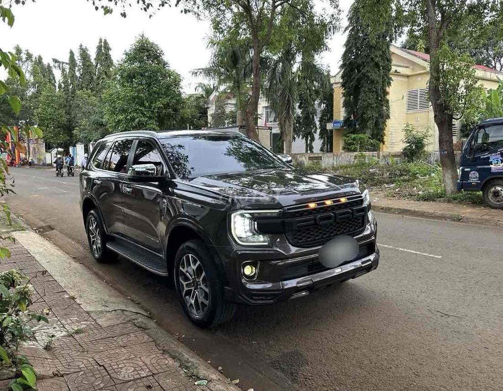 Ford Everest 2023 Titanium 2.0L 4x2 AT - 33000 km. Mua bán Ô tô tại Quận 12 Tp Hồ Chí Minh được đăng bởi Văn Bình hình 2