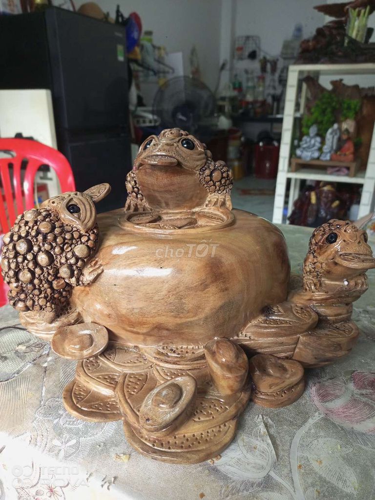 Tam cóc trấn chum tiền