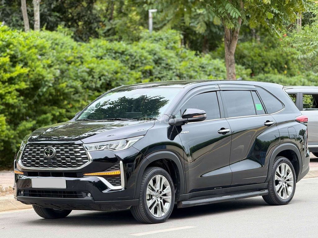 Toyota Innova Cross Hybrid 2025 Hybrid 14.000 km