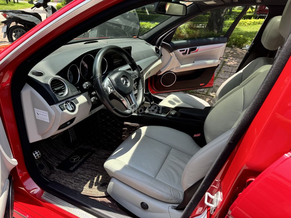 Mercedes Benz C Class 2012 C300 AMG siêu mới. Mua bán Ô tô tại Huyện Mỹ Đức Hà Nội được đăng bởi Mr. Đại mua bán ô tô hình 10