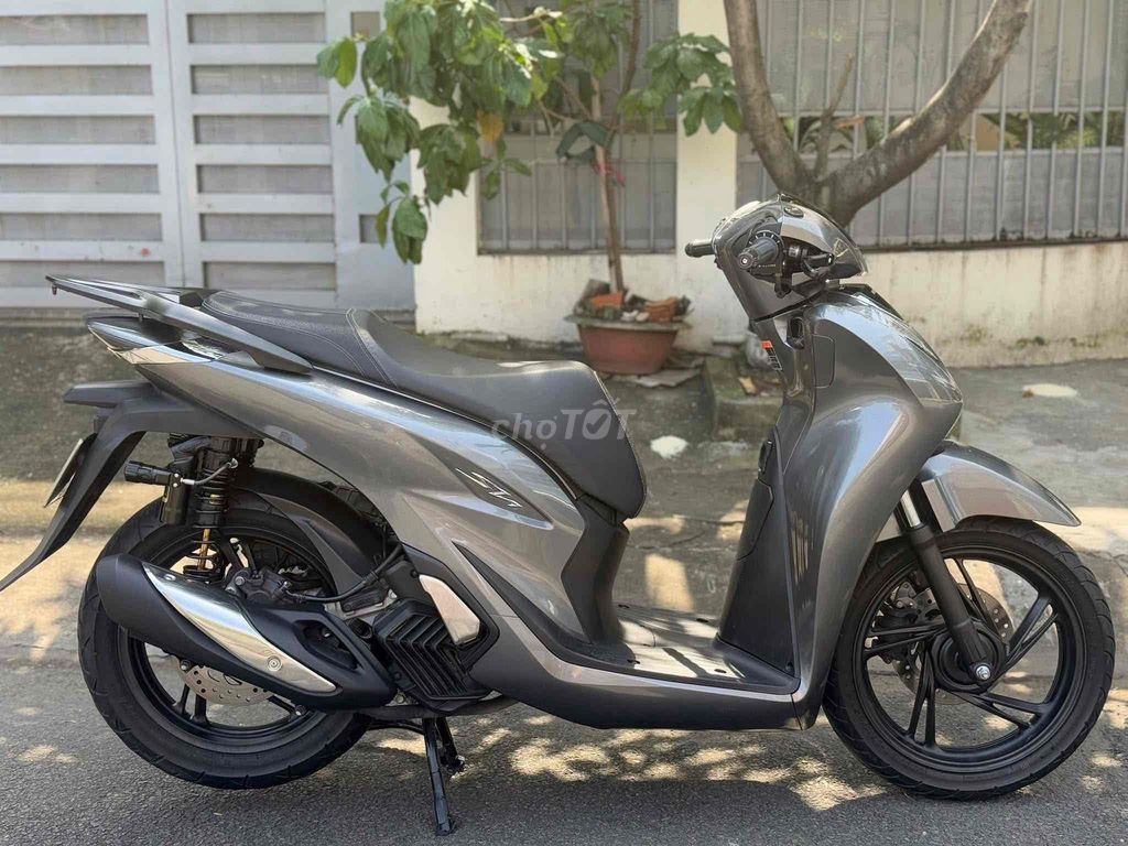 Honda SH 150i CBS 2022 Xám 10000km. Mua bán Xe máy tại Quận 6 Tp Hồ Chí Minh được đăng bởi Quang Rambo  hình 3