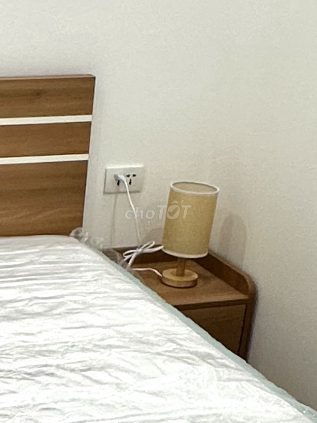 Đèn ngủ gỗ màu vàng kem mới. Mua bán Đèn tại Quận Thanh Xuân Hà Nội được đăng bởi Bảo Nguyễn hình 1