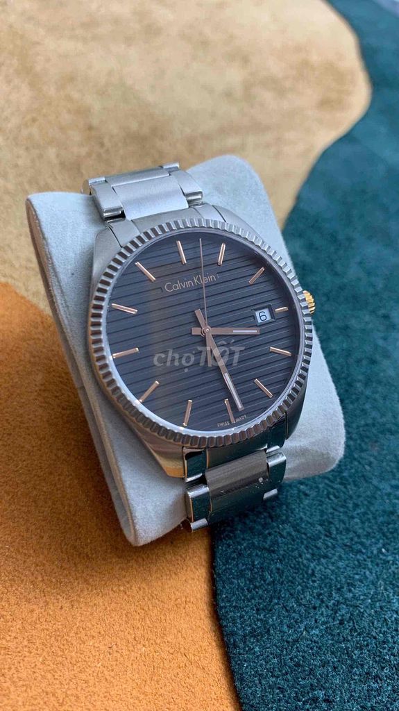 Calvin Klein niềng khía như Rolex