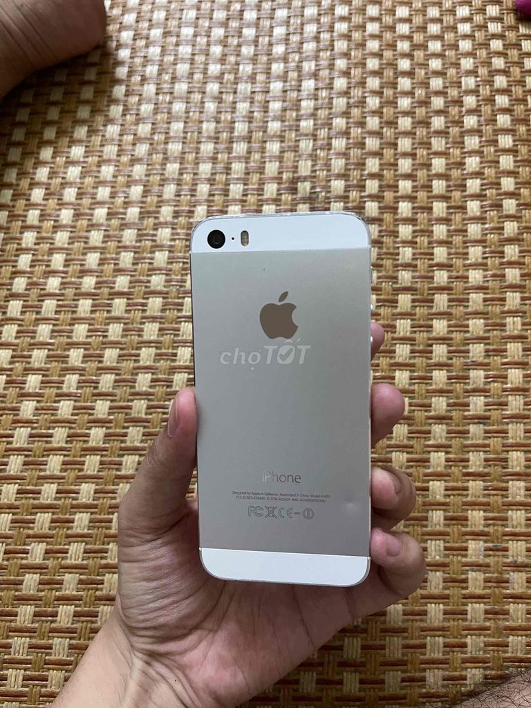 iPhone 5s 16GB Trắng bạc SimLock. Mua bán Điện thoại tại Quận Bình Thạnh Tp Hồ Chí Minh được đăng bởi Bùi Truyền hình 1