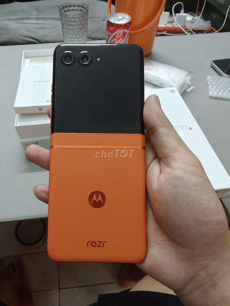 Motorola Razr 50 8/256GB Cam có GL. Mua bán Điện thoại tại Thành phố Thủ Đức Tp Hồ Chí Minh được đăng bởi AVG Mobile hình 1