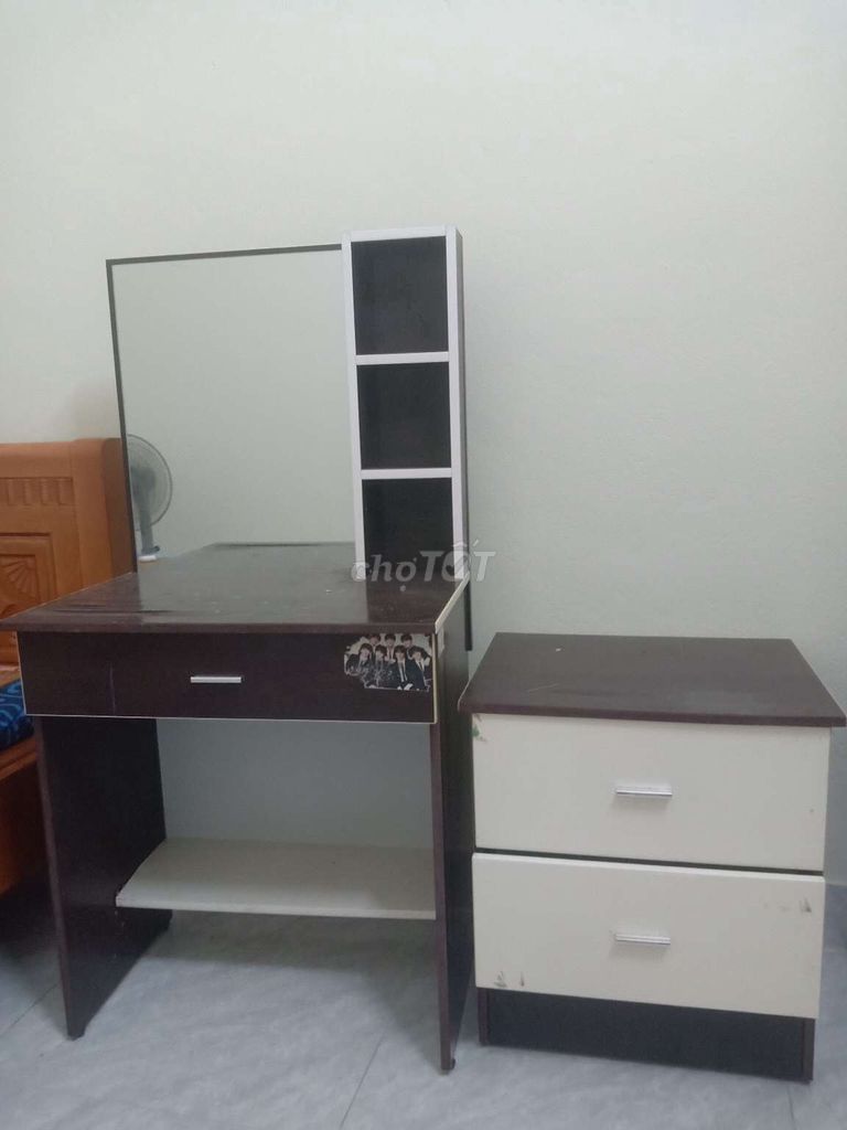 Bàn trang điểm Gỗ Nâu, Trắng Nữ Có gương, kệ. Mua bán Bàn ghế tại Huyện Thuỷ Nguyên Hải Phòng được đăng bởi 松林 hình 1