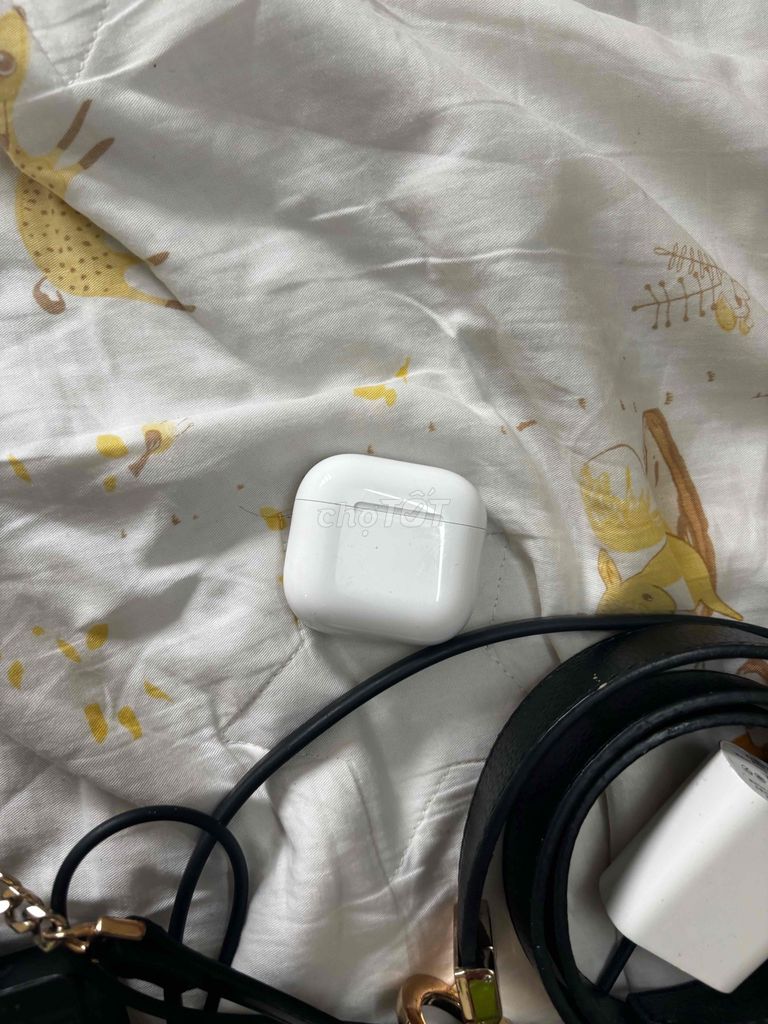 Tai nghe Apple AirPods 4 Trắng Đã sử dụng. Mua bán Tivi, Âm thanh tại Quận Hà Đông Hà Nội được đăng bởi hà mạnh linh hình 1