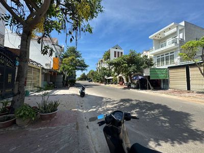 Bán cặp Nguyên Hồng mặt sau Tôn Đức Thắng, Phan Thiết 215m2 giá 9 tỷ. Mua bán đất tại Thành phố Phan Thiết Bình Thuận được đăng bởi Lâm Minh Hoàng