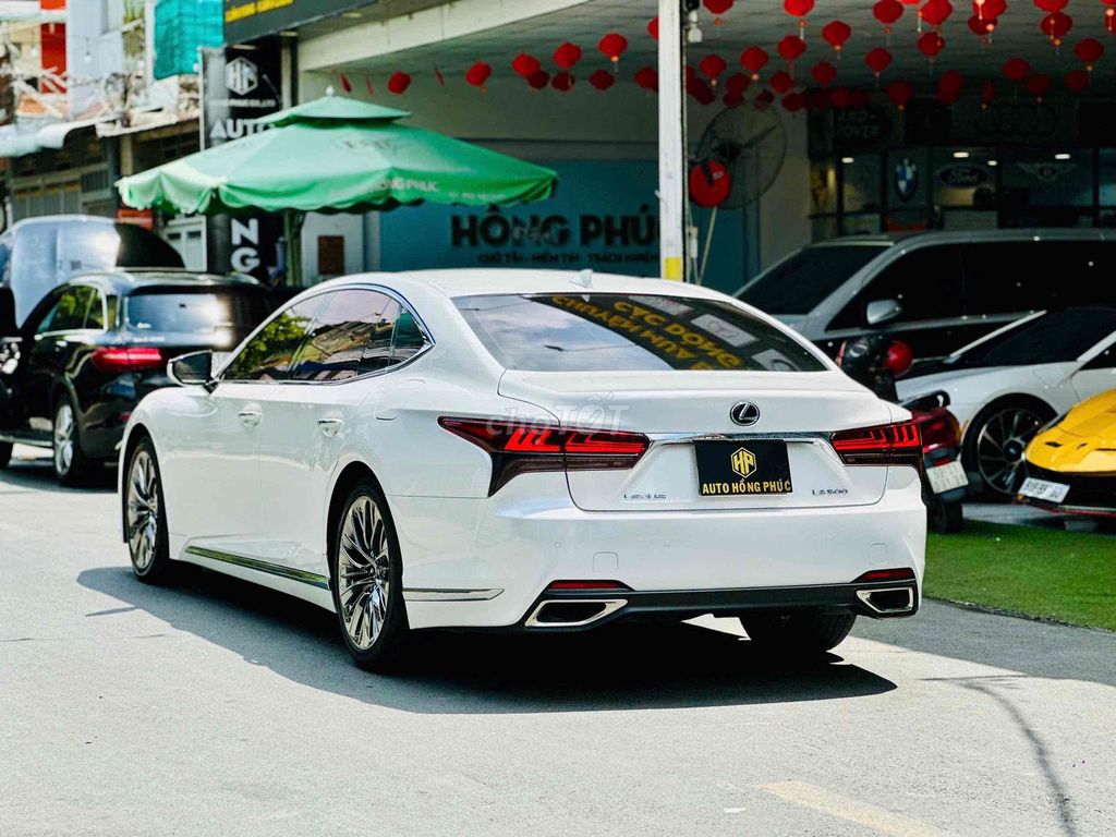 Lexus LS 500 odo mới 17.000km model 2024. Mua bán Ô tô tại Quận 8 Tp Hồ Chí Minh được đăng bởi Hồng Phúc hình 2