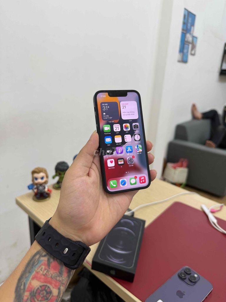 iPhone 13 Mini QTE 128G Main Màn Zin ios 15 Nguyên. Mua bán Điện thoại tại Quận Đống Đa Hà Nội được đăng bởi Hà Nội Mobile Bao Duyệt Nợ Xấu hình 1