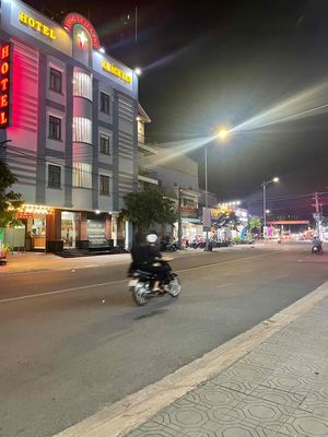 LÔ ĐẤT SIÊU ĐẸP MẶT TIỀN ĐƯỜNG HAI BÀ TRƯNG, NGAY NGÃ TƯ TRẦN HƯNG ĐẠO. Mua bán đất tại Thành phố Dĩ An Bình Dương được đăng bởi Nguyễn Cao Duy