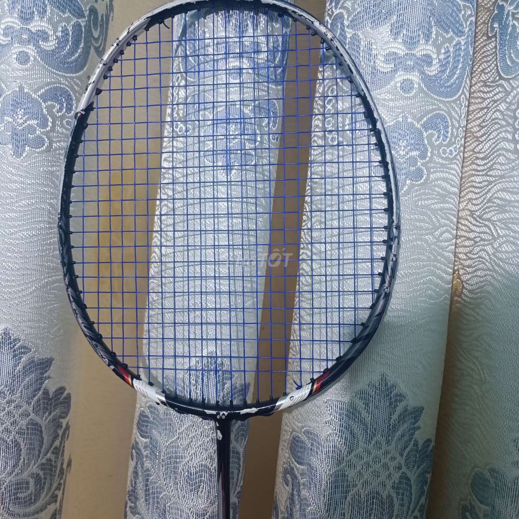 Em cần bán Vợt cầu lông yonex voltric 70 bản 3u