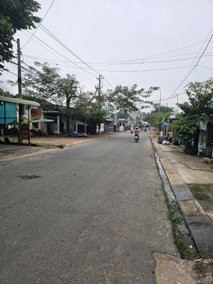 Bán lô đất sổ hồng sẵn. ngang 7. Tổng 307m2. Đường ô tô. Giá 2ty9. Mua bán đất tại Thành phố Thủ Dầu Một Bình Dương được đăng bởi Dang Hoang Anh