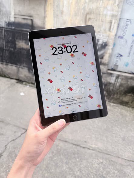Apple iPad Gen 6 128GB Wifi Bạc. Mua bán Máy tính bảng tại Quận 1 Tp Hồ Chí Minh được đăng bởi Hội Đồ Điện Tử hình 1