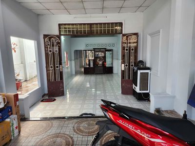 CHO THUÊ NHÀ CẤP 4 RỘNG 128m2, XE TẢI 6M VÀO TẬN CỔNG