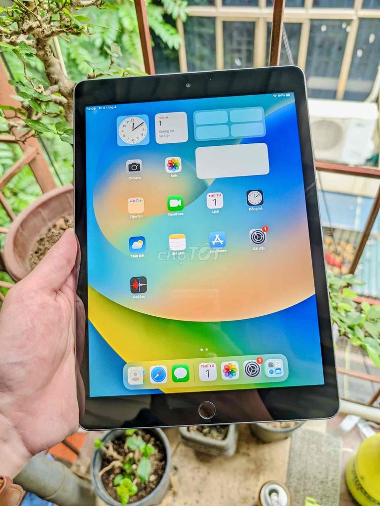 Cần bán cây iPad Gen 9 64GB Xám Bypass. Mua bán Máy tính bảng tại Quận Thanh Xuân Hà Nội được đăng bởi Hải Đăng hình 1