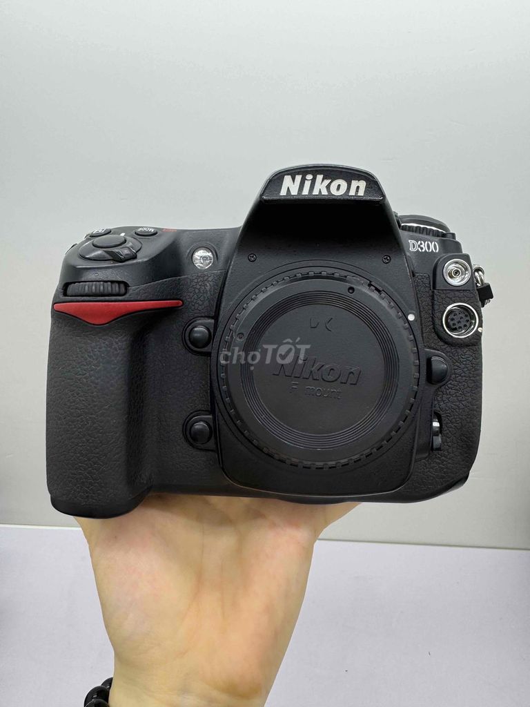 Nikon D300 + 35-70