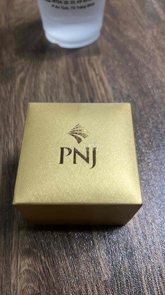Hộp đựng nhẫn PNJ Giấy cứng Vàng Lỗi. Mua bán Phụ kiện thời trang khác tại Huyện Trảng Bàng Tây Ninh được đăng bởi DỌN NHÀ ĐỠ CHẬT hình 1