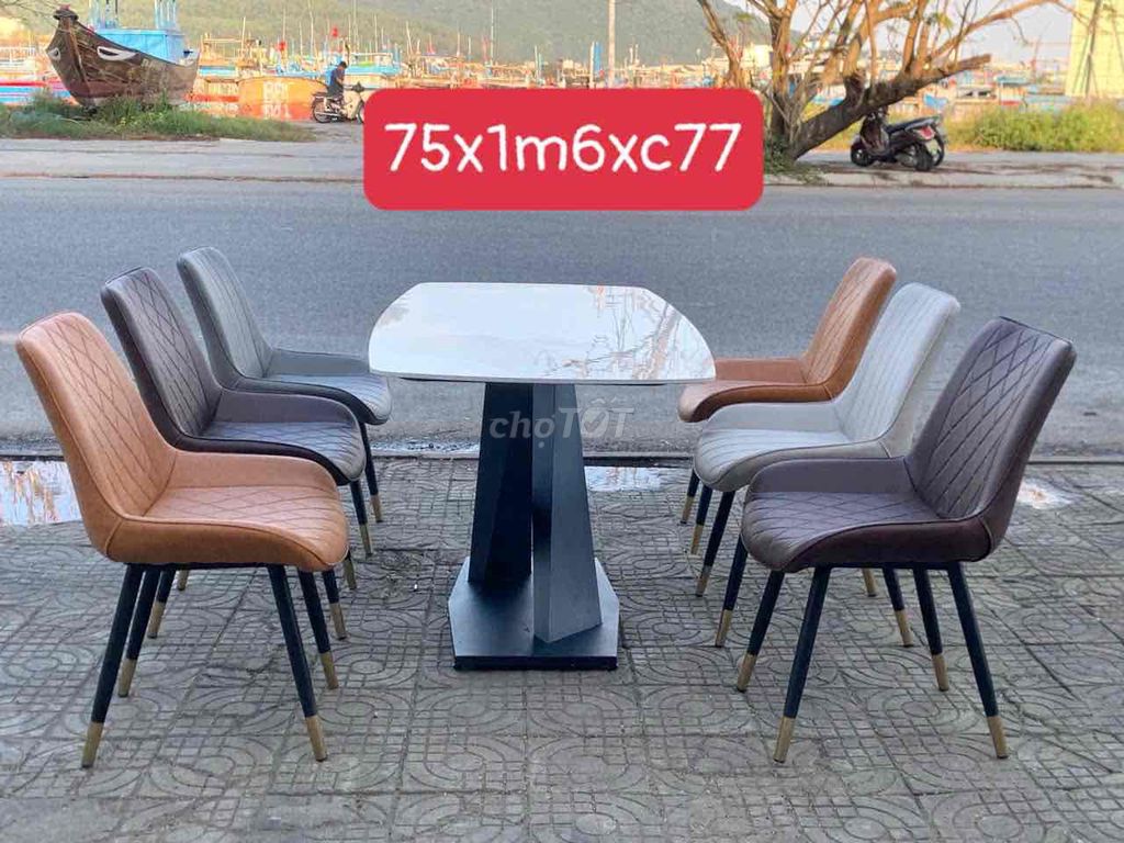 Bàn ăn mặt đá hiện đại. Dịch vụ nhà cửa khác tại Quận Sơn Trà Đà Nẵng được đăng bởi Thế Giới Đồ Cũ Đà Nẵng hình 1