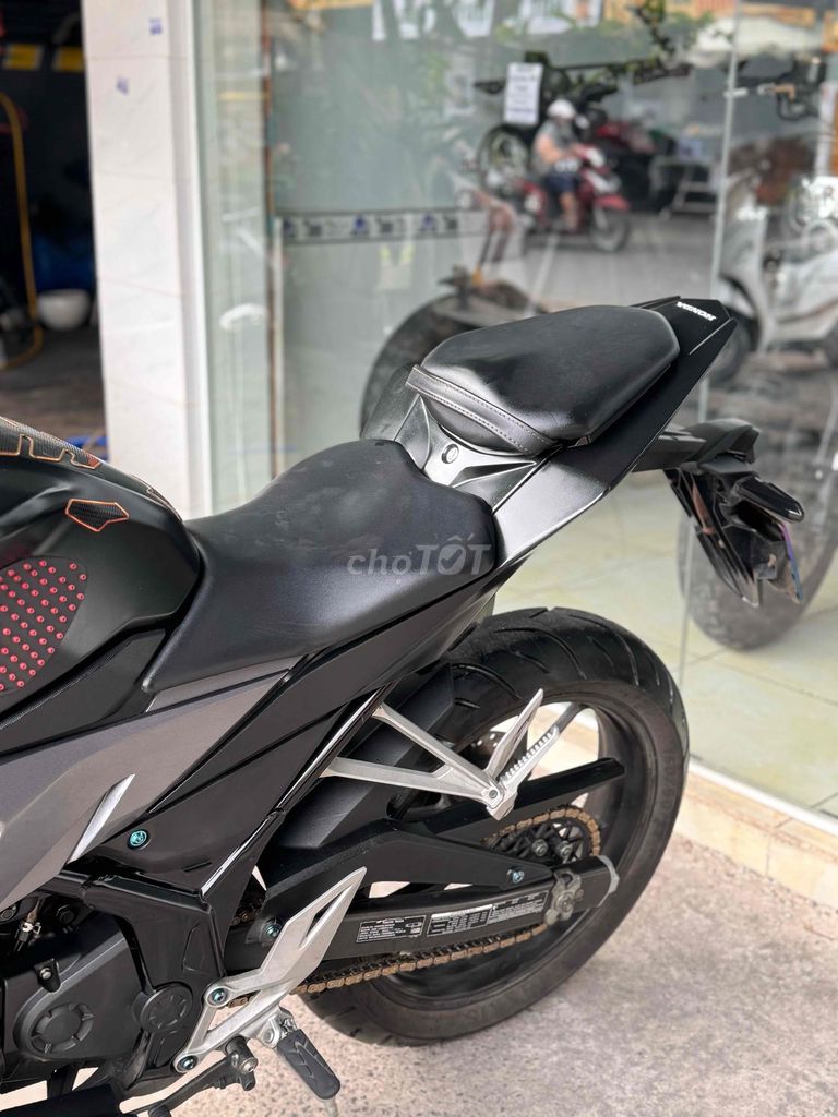 Cần bán Honda CBR150R 2020 Abs Biển SG 9 chủ. Mua bán Xe máy tại Quận Bình Tân Tp Hồ Chí Minh được đăng bởi Việt Motor Bình Tân hình 6