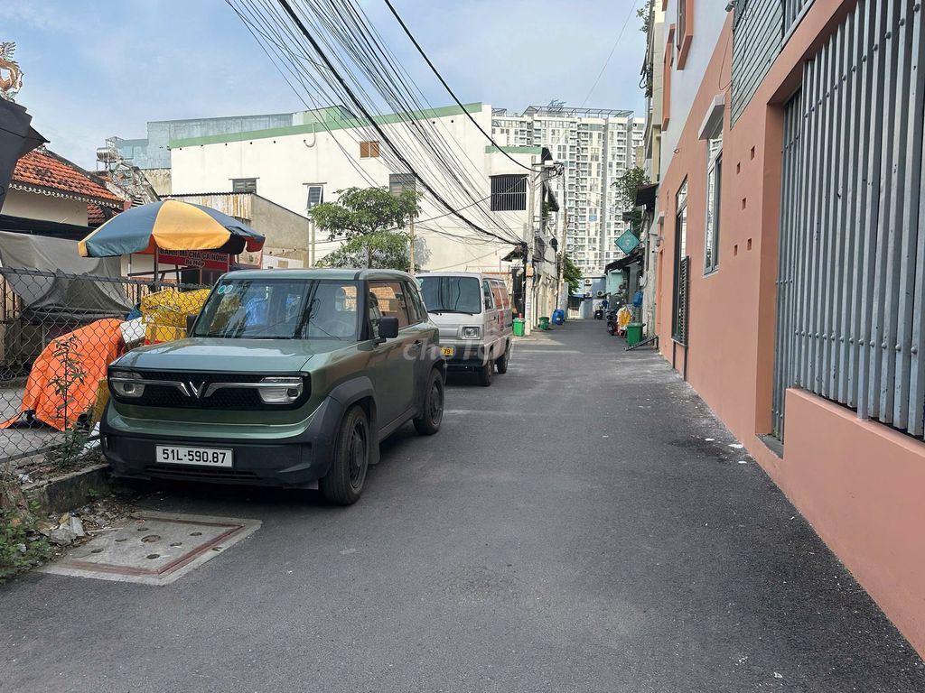 Lô đát hẻm Đinh Thị Thi Vạn Phúc city giá 6.3ty 4.7x9.4m HXH né nhau
