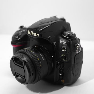 Nikon D700 kèm lens 50mm f1.8D hàng ngon bổ rẻ.