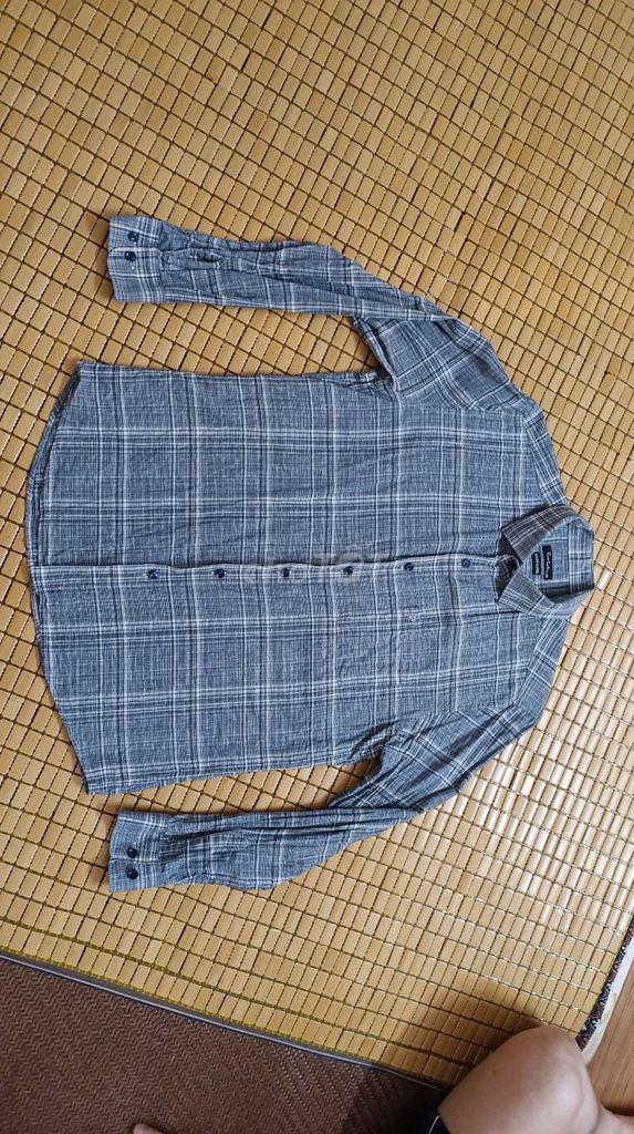 Áo sơ mi Pierre Cardin Nam Lụa size M. Mua bán Quần áo tại Quận Tây Hồ Hà Nội được đăng bởi lưu Hùng hình 1