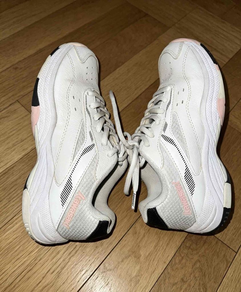 giày cầu lông size 37 Kawasaki B3324. Mua bán Đồ thể thao, Dã ngoại tại Quận Hà Đông Hà Nội được đăng bởi Lê quân hình 1