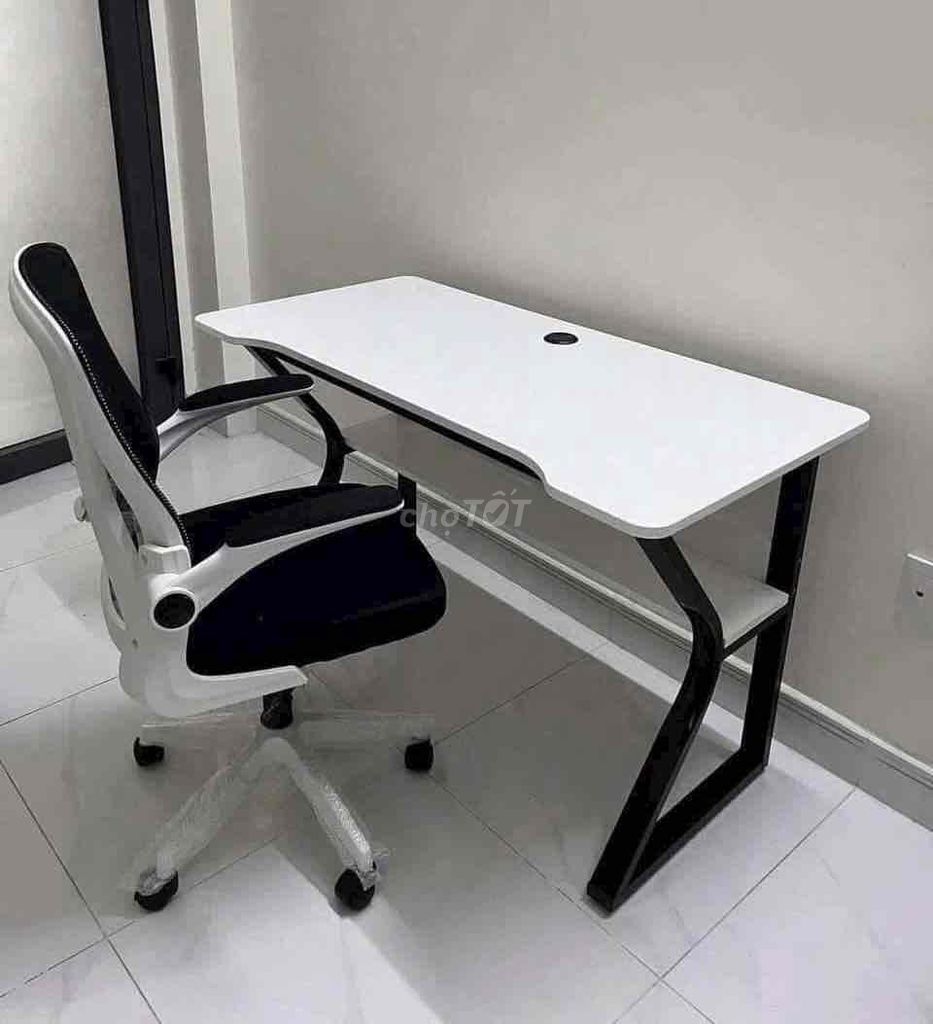 Bàn làm việc Gỗ, Kim loại 1m2x60x75. Mua bán Bàn ghế tại Thành phố Thủ Dầu Một Bình Dương được đăng bởi Hồng Nhung hình 1