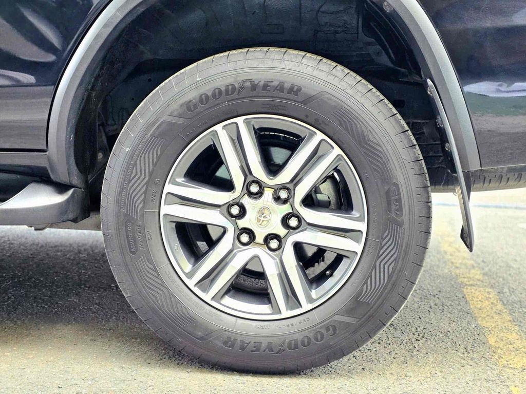 Toyota Fortuner 2021 Dầu AT Xe Xuất HĐ Cty. Mua bán Ô tô tại Quận Tân Phú Tp Hồ Chí Minh được đăng bởi Trọng Nghĩa Auto Xe Lướt Miền Nam hình 7