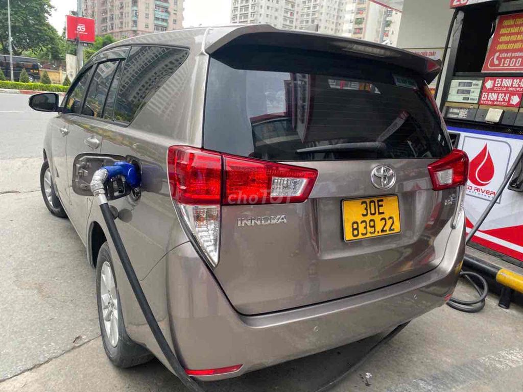 Toyota Innova 2017 2.0V - 999999 km. Mua bán Ô tô tại Quận Hai Bà Trưng Hà Nội được đăng bởi Nguyễn Ngọc hình 3