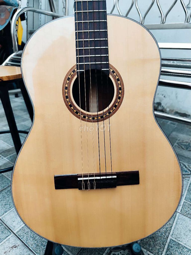 Đàn guitar classic gỗ thông, lưng hông hồng đào. Mua bán Nhạc cụ tại Huyện Hóc Môn Tp Hồ Chí Minh được đăng bởi Vo Thanh Nhan hình 1