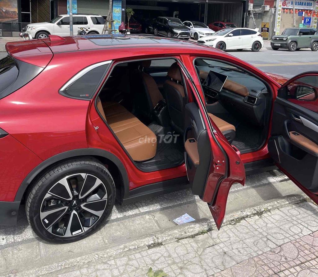 VinFast VF8 2023 Plus, Odo 2.5 vạn, Xe sẵn giấy tờ. Mua bán Ô tô tại Quận Long Biên Hà Nội được đăng bởi Đặng Tâm hình 3