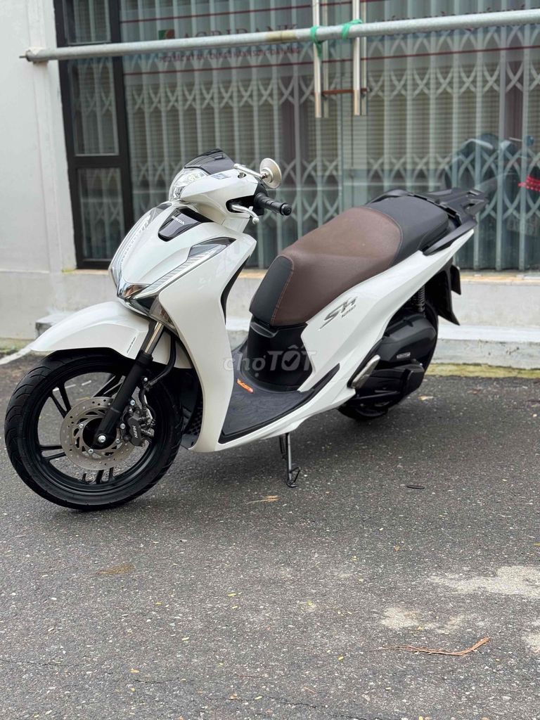 Honda SH 125 Trắng Máy rin. Mua bán Xe máy tại Quận Ngũ Hành Sơn Đà Nẵng được đăng bởi Nguyễn Phước Vĩnh hình 6