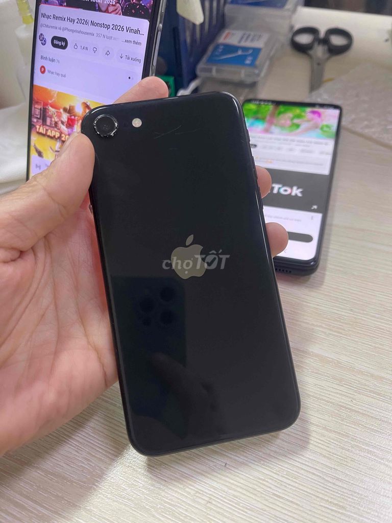 Apple iPhone SE 2020 64GB Đen zin ken. Mua bán Điện thoại tại Quận Bình Tân Tp Hồ Chí Minh được đăng bởi Tantaimobile hình 1