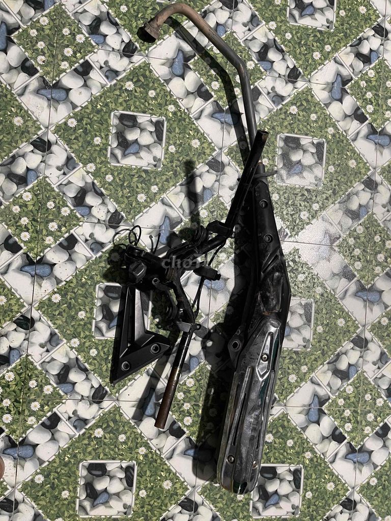 ex135 bô , ghi đông , bát gác chân trái. Mua bán Phụ tùng xe tại Huyện Cờ Đỏ Cần Thơ được đăng bởi Lê Văn Lộc hình 1