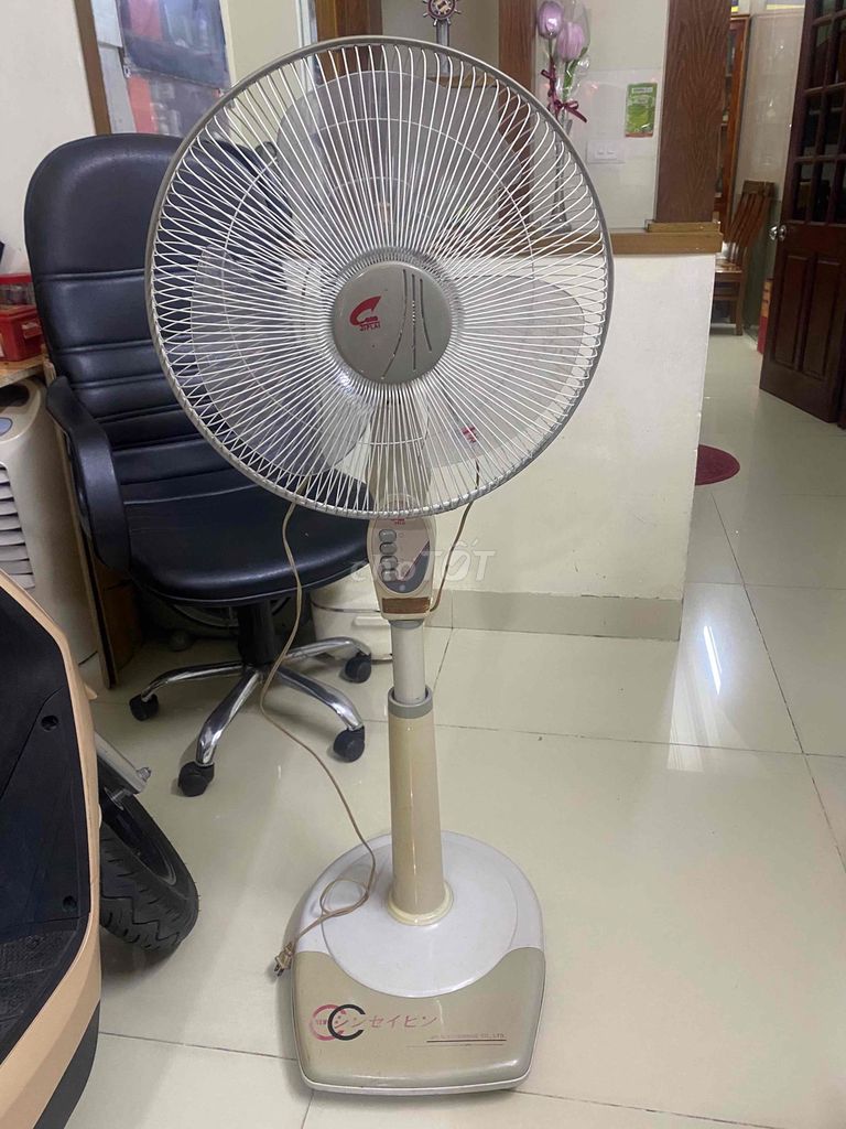 Quạt đứng Jiplai Super Deluxe Trắng kem. Mua bán Quạt tại Quận Hai Bà Trưng Hà Nội được đăng bởi Lê Hữu Chí hình 1
