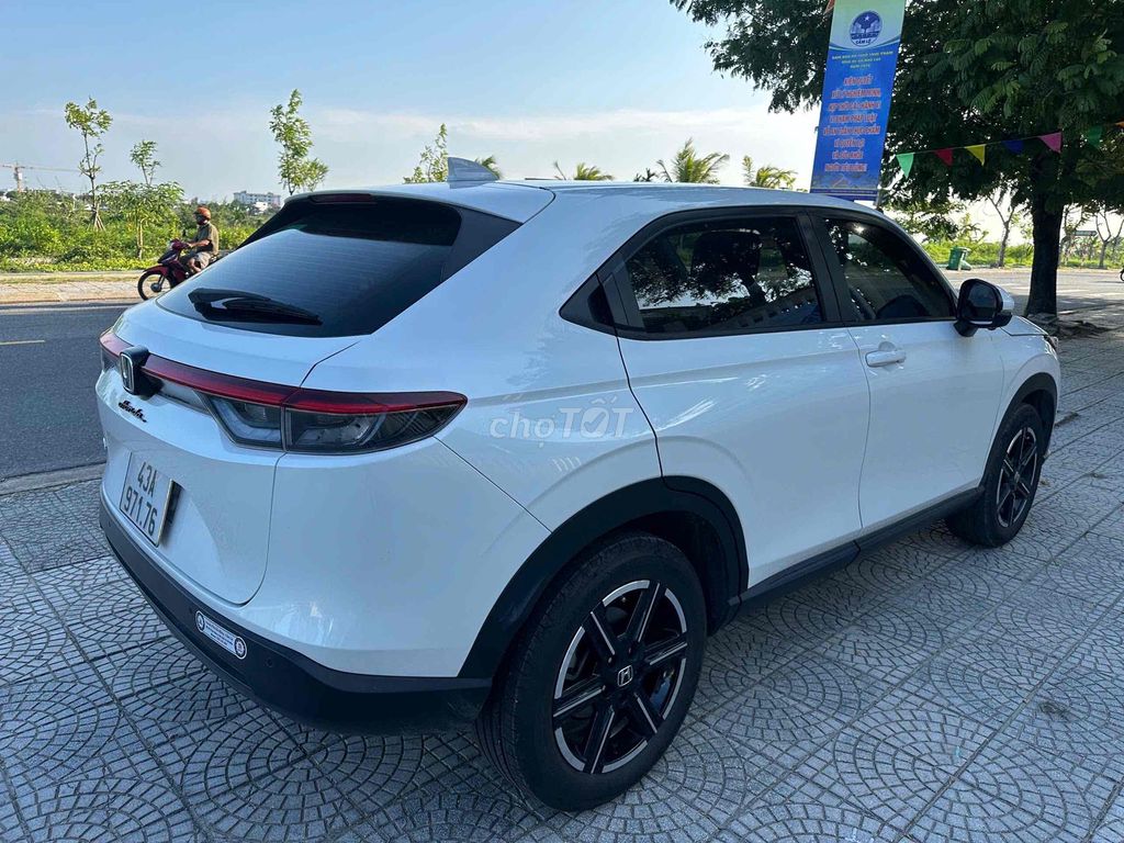 Хонда HRV версия G 2025 10000 км, белый Вьетнам