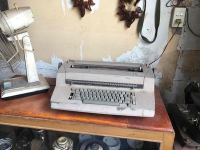 máy đánh chữ ibm