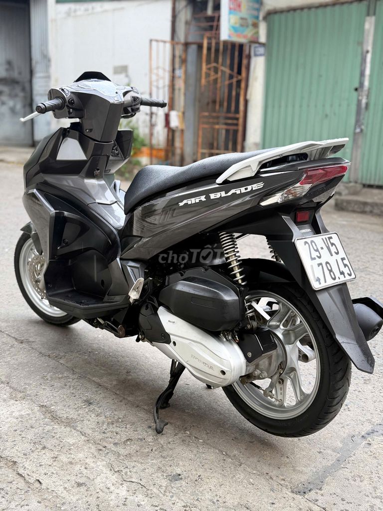 Honda Airblade 2019 khoá Smartkey chính chủ. Mua bán Xe máy tại Quận Cầu Giấy Hà Nội được đăng bởi Đỗ Việt Hưng hình 2